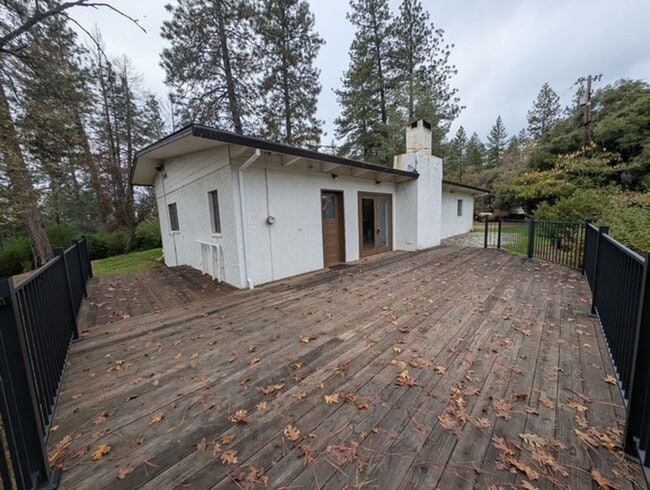 Building Photo - Single story country home with breathtaking views!