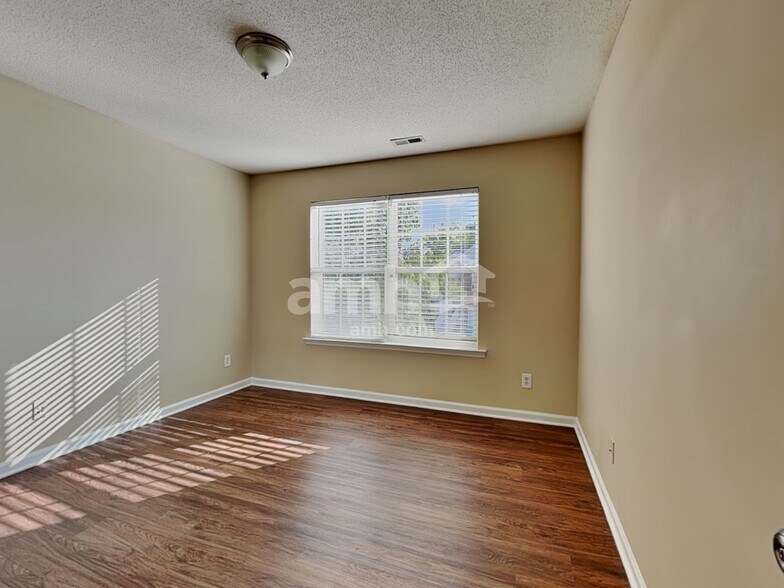 Building Photo - 4928 Alenja Ln