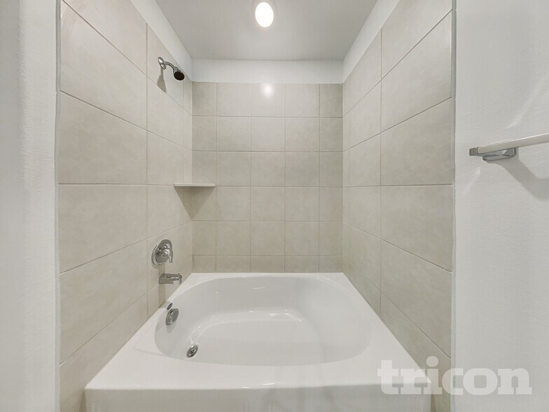 Building Photo - 2506 Perennial St