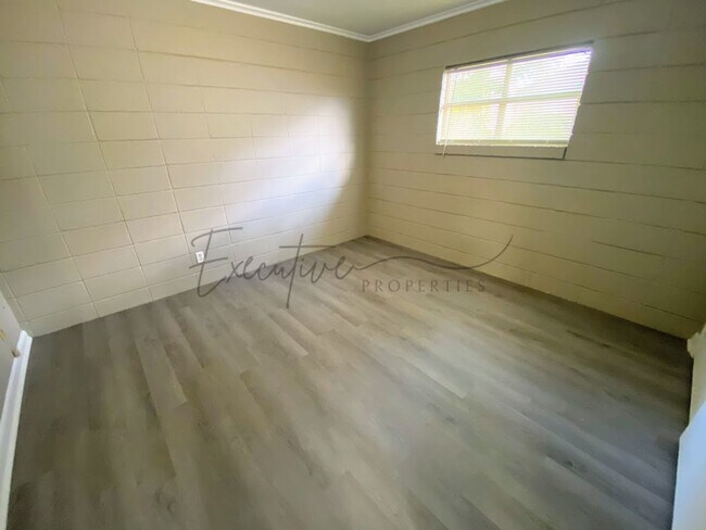 Building Photo - 1BR Apartment – $850 w/ ALL Utilities Paid!