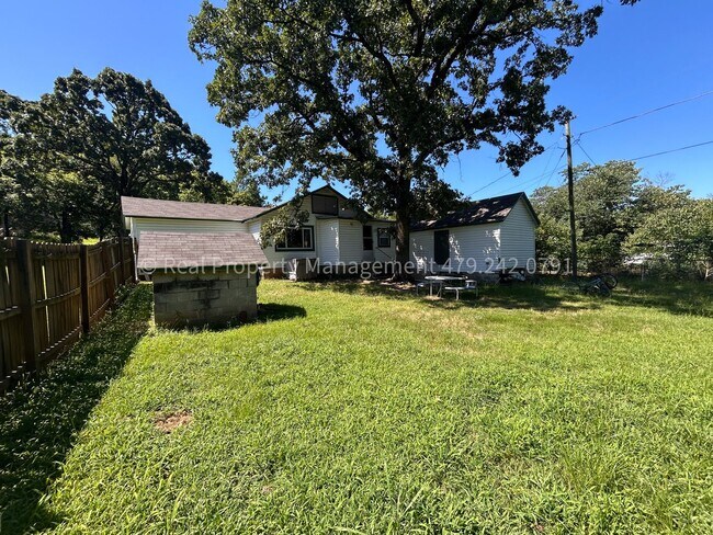 Building Photo - 500 Gillette Ave