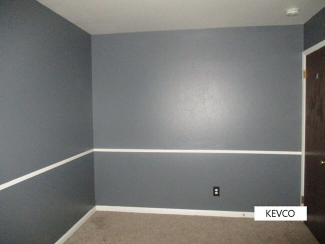 Building Photo - Tri-Level Home by Foothills Mall