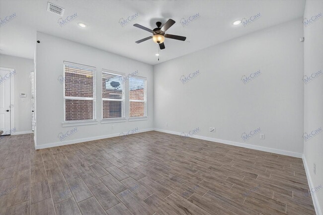 Building Photo - 8728 Ice House Dr