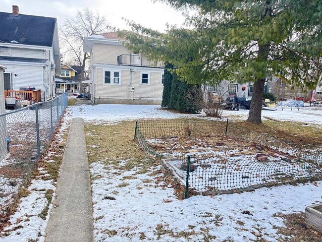 Building Photo - Newly Remodeled 4 Bedroom / 2 Bathroom House in the '07