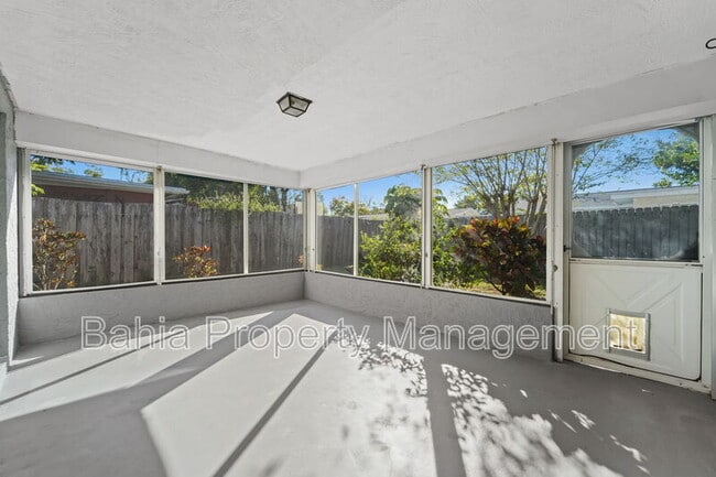 Building Photo - 9425 Palm Ave