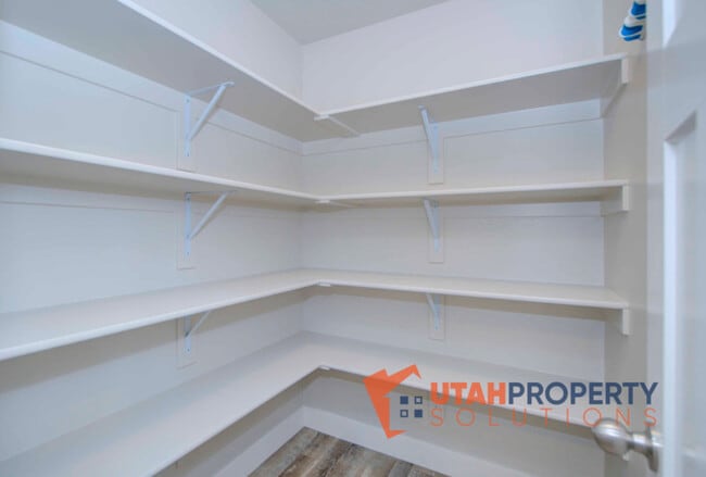 Building Photo - 4963 W Sarasota Ln