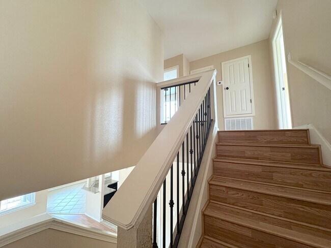 Building Photo - Sandstone Ranch Estates 4Bed/2.5bath Refrig A/C!