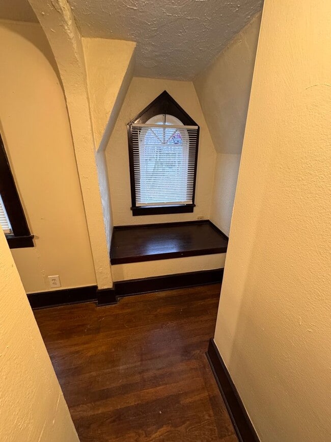 Building Photo - 157 Halls Heights Ave