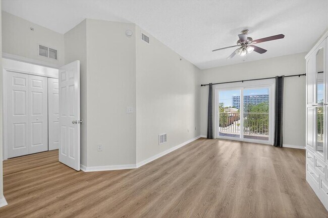 Building Photo - 316 8th St S