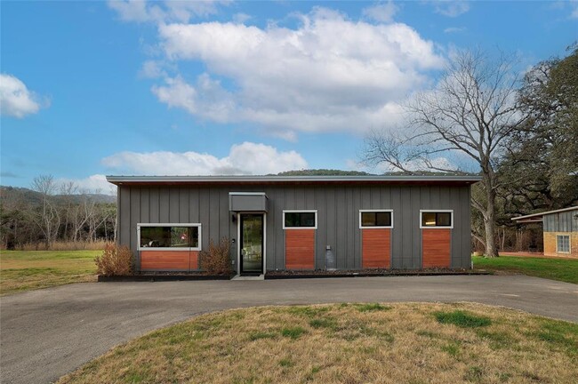 Primary Photo - 7001 Ranch to Market 2222