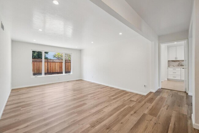 Building Photo - 700 Gull Ave