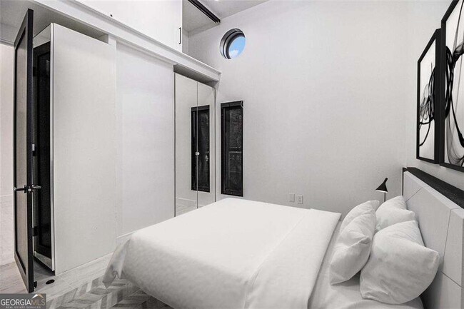 Building Photo - 199 14th St NE