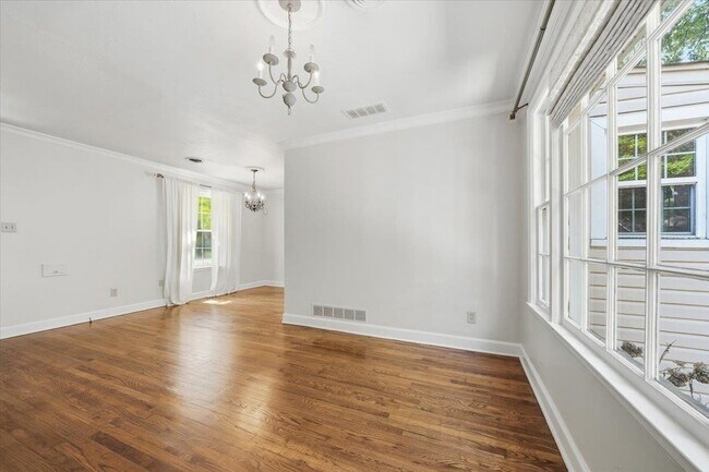 Building Photo - 3784 Philwood Ave