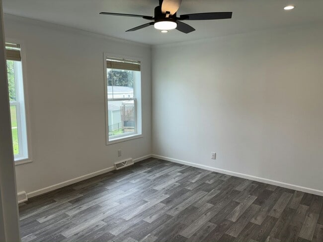 Building Photo - 498 Cimarron