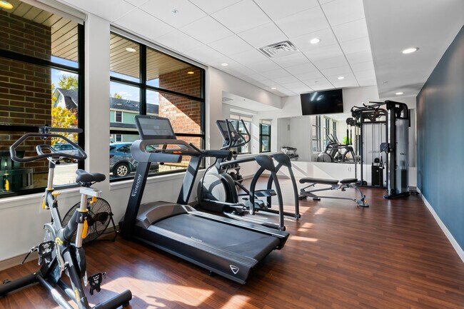 Building Photo - 2420 E Capitol Dr