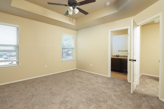 Building Photo - AVAILABLE NOW! GORGEOUS 3 BEDROOM DUPLEX LOCATED IN BUDA, TEXAS!