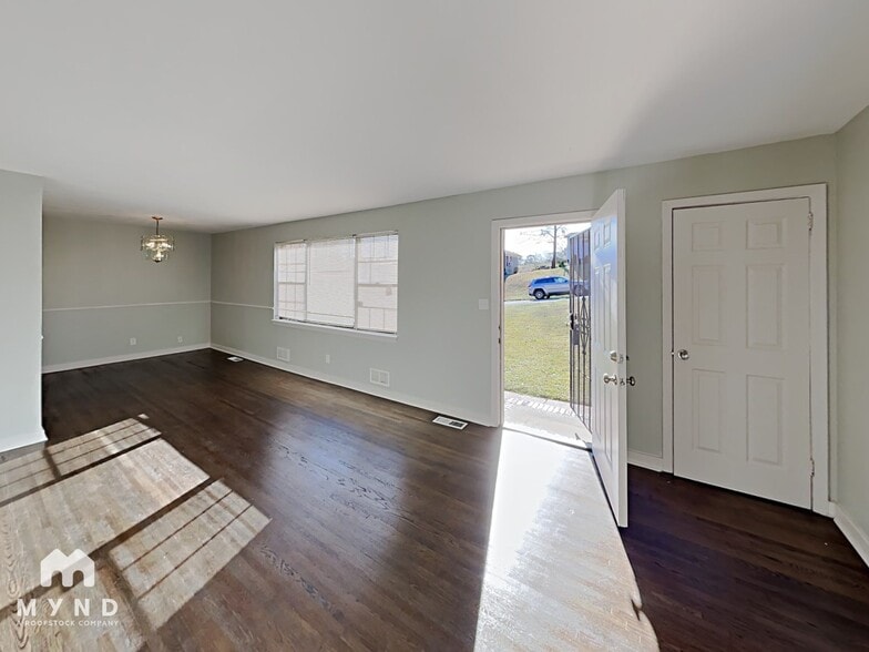 Building Photo - 813 Westfield Dr