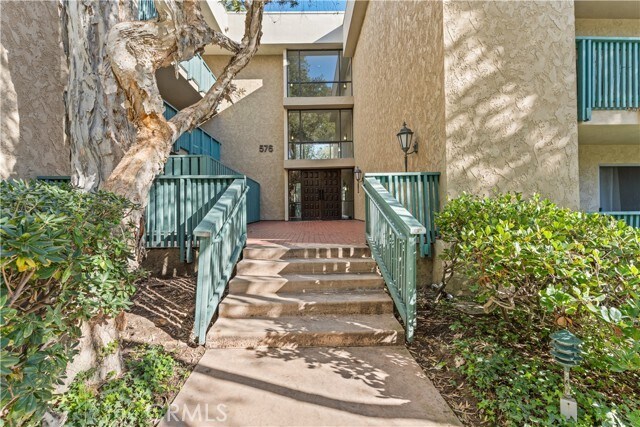 Building Photo - 576 N Bellflower Blvd