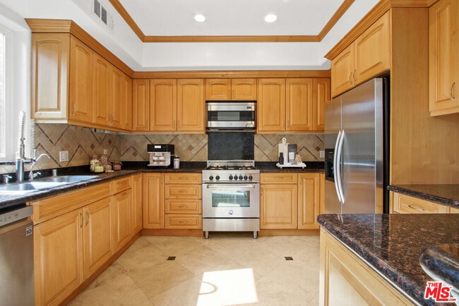 Building Photo - 2013 21st St