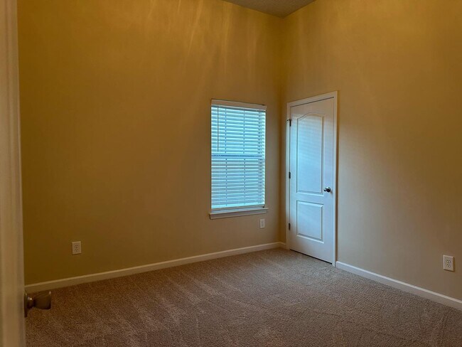 Building Photo - Open House 08/09/2025  Saturday 10:30AM un...
