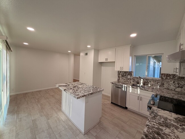 Building Photo - 4 Bed 2 Bath Home in San Jose! | $4,495