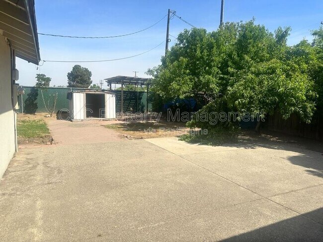 Building Photo - 5625 E Bellaire Way