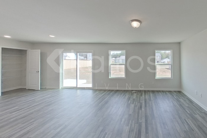 Building Photo - 111 Maple Dr