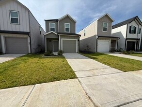 Building Photo - 922 Moon Drop Ln