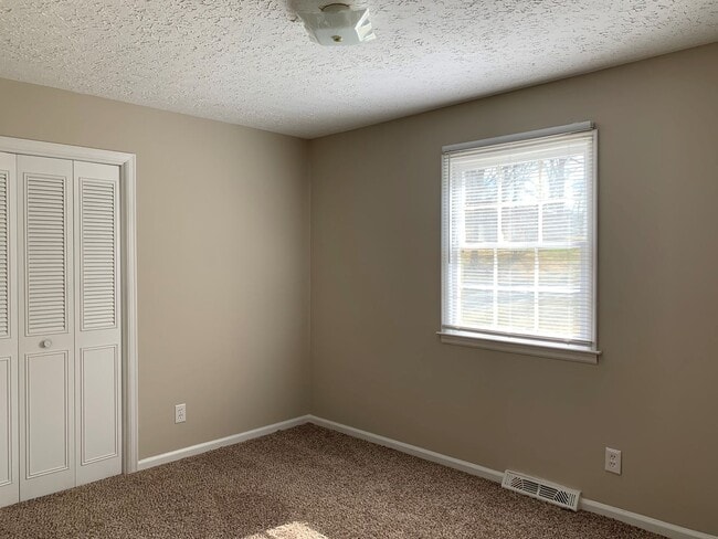 Building Photo - Split Level House in Campbell County School District