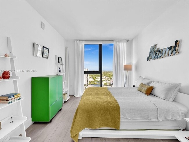 Building Photo - 121 NE 34th St