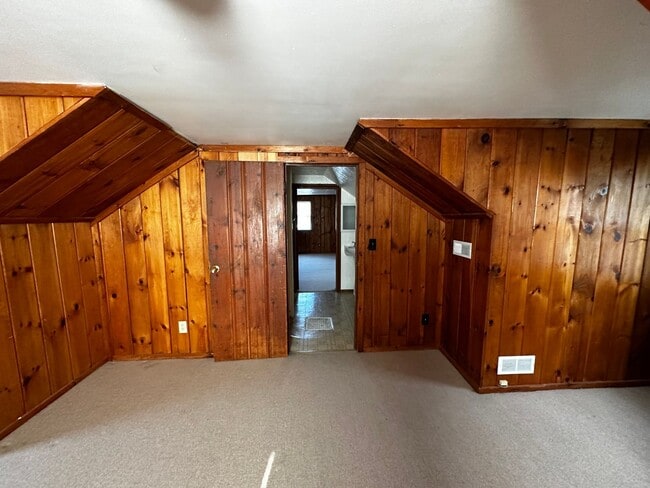 Building Photo - 555 Woodsdale Ave