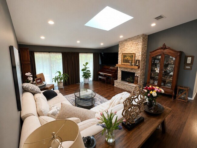 Building Photo - 803 Single Oak Cove