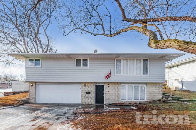 Building Photo - 3284 71st St E