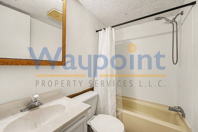 Building Photo - 4639 N Vickeryville Rd