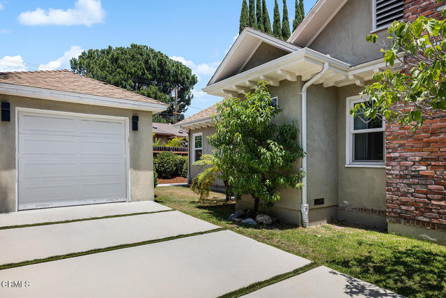Building Photo - 1469 Las Lunas St