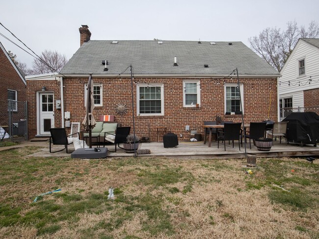 Building Photo - Prime Location 3 Bed 2 Bath Home *Available after April 10 2026*