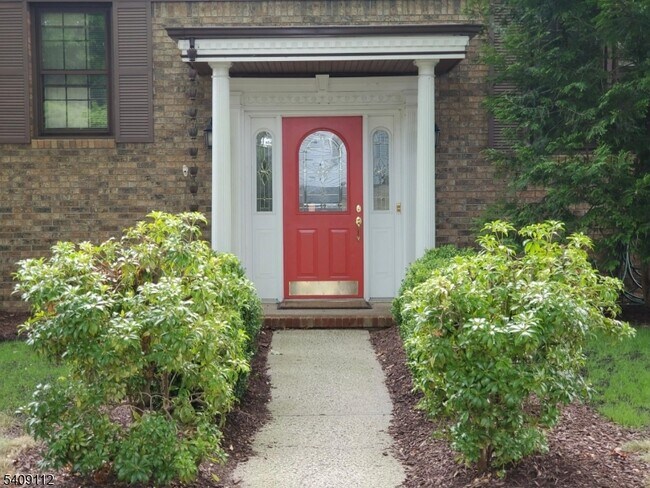 Building Photo - 54 S Spruce St