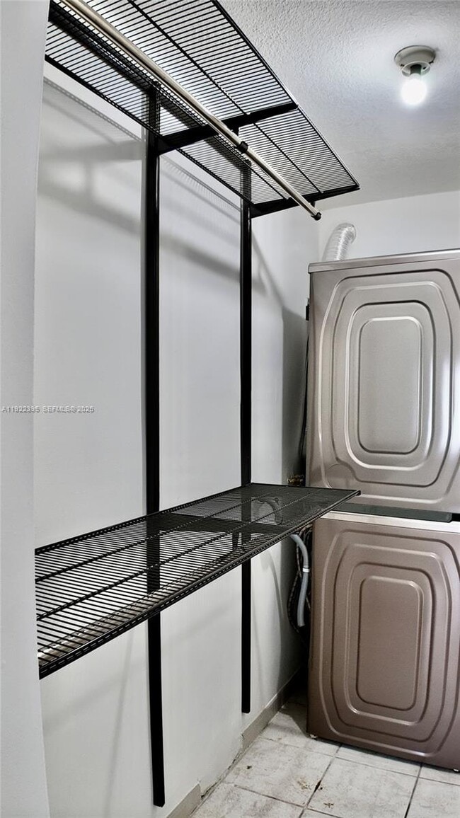 Building Photo - 325 NW 72nd Ave