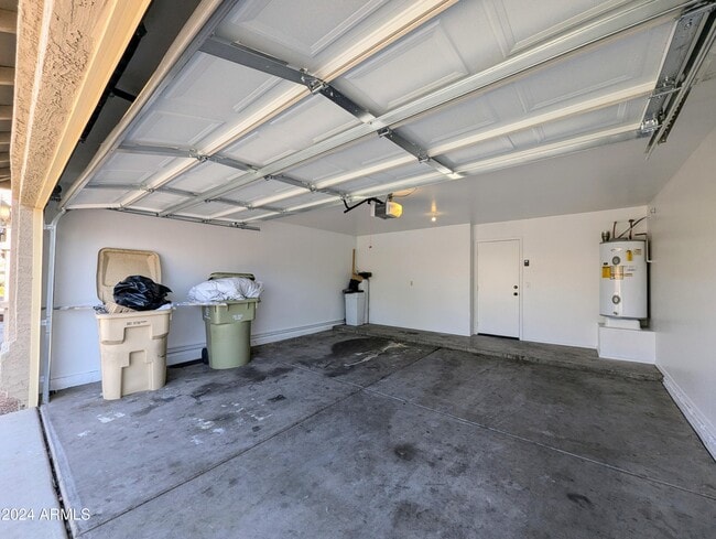 Building Photo - 7059 W Gardenia Ave