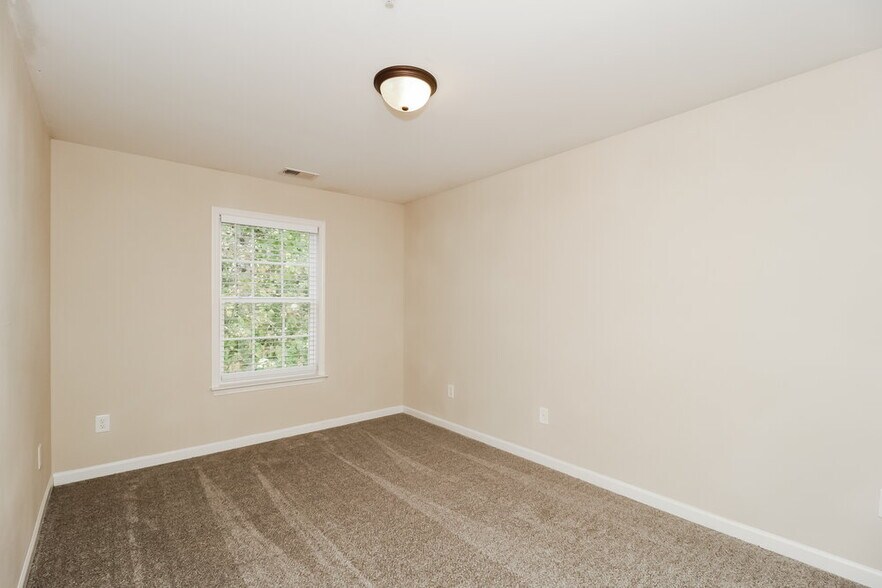 Building Photo - 210 Ranier Ct.