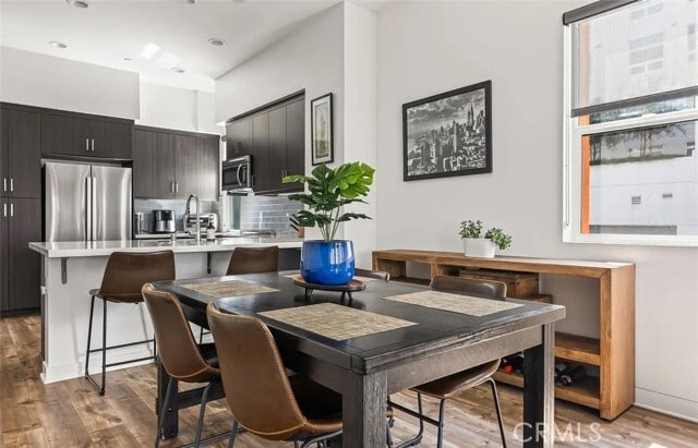 Building Photo - 215 Elm Ave