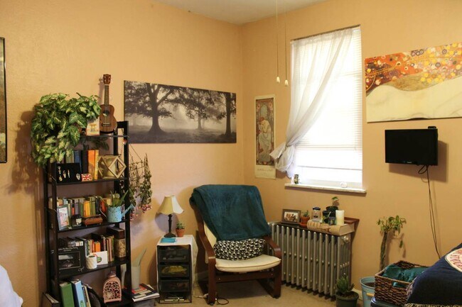 Building Photo - Well-maintained Passyunk Square 3 Bedroom ...