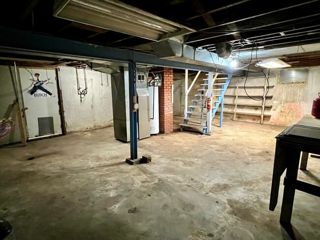 Building Photo - 2304 S Hall Rd