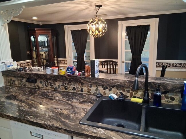 Building Photo - 12213 Saddle Strap Row