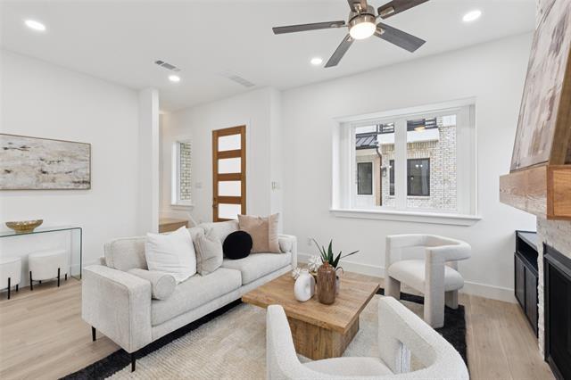 Building Photo - 1000 W 10th St