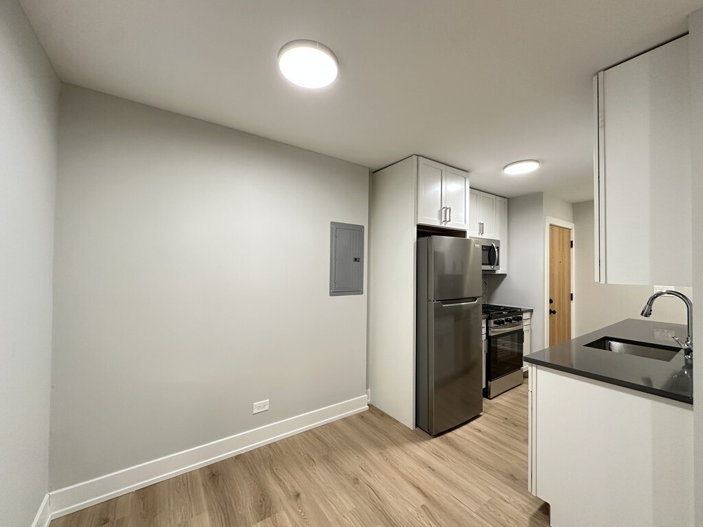 Building Photo - 503 W Aldine Ave