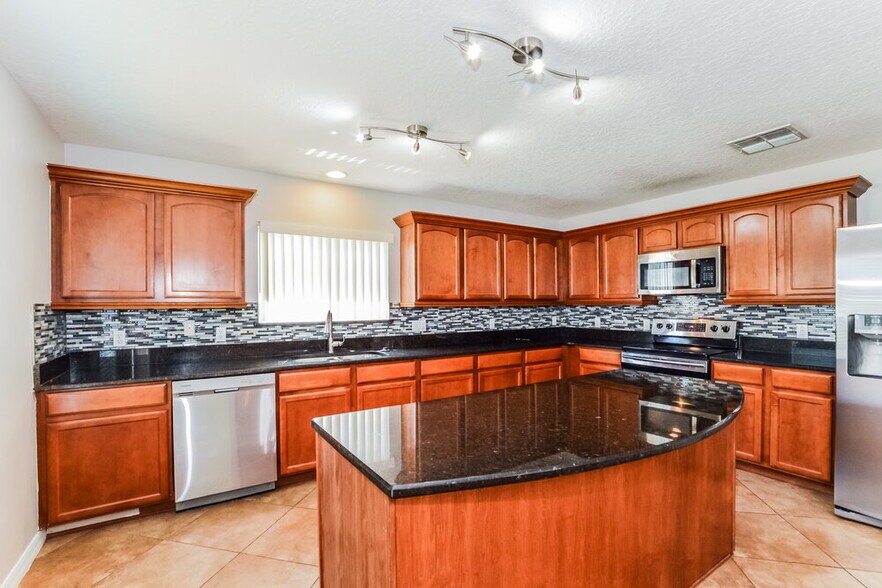 Building Photo - 2117 Fleet Ct