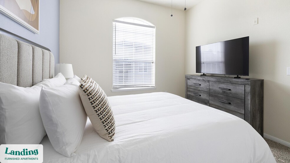 Building Photo - 901 Lakeside Cir