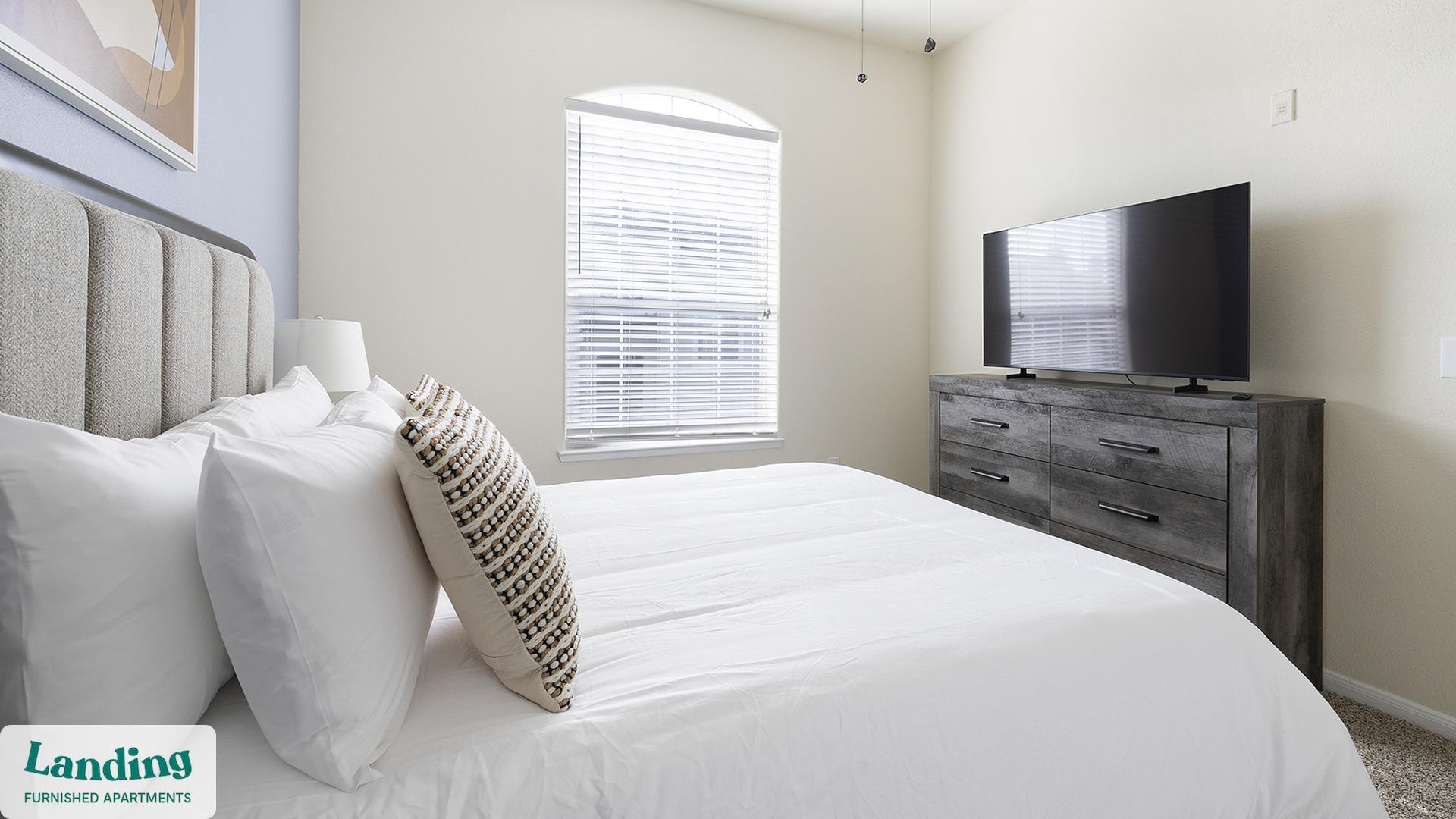 Building Photo - 901 Lakeside Cir