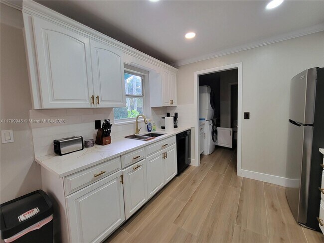 Building Photo - 913 Lighthouse Dr